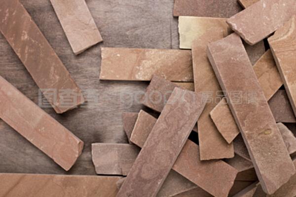 红砖石外墙与室内装饰建筑 传统与现代的完美融合